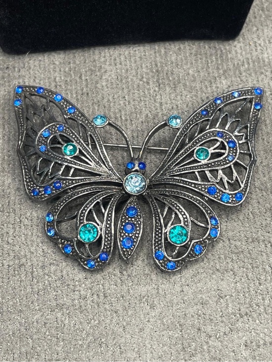 Vintage Jewelry - Beautifully Crafted Blue & Teal Crystal Butterfly Brooch
